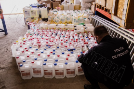Contrafacere de dezinfectanți în proporții deosebit de mari, anihilată la Chișinău